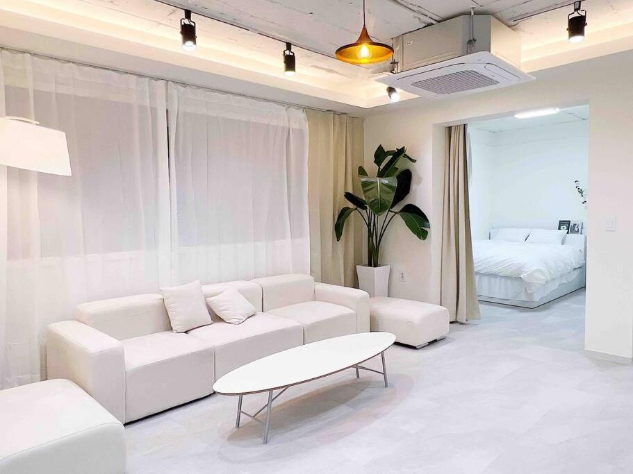 Apartment Near Hongik Station Seoul