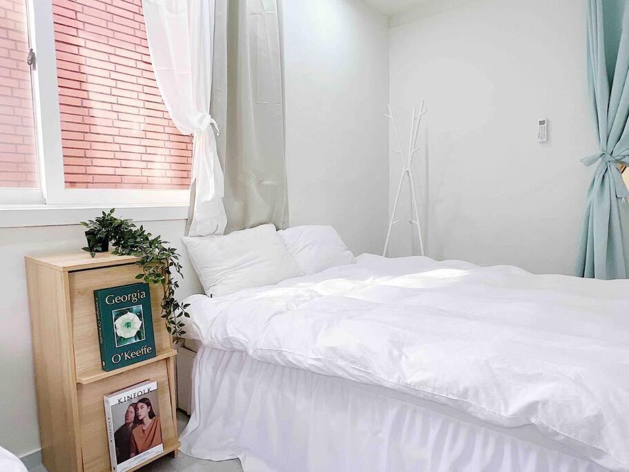 Apartment Near Hongik Station *
