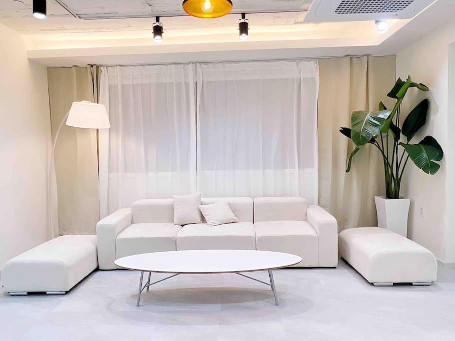 Apartment Near Hongik Station Seoul