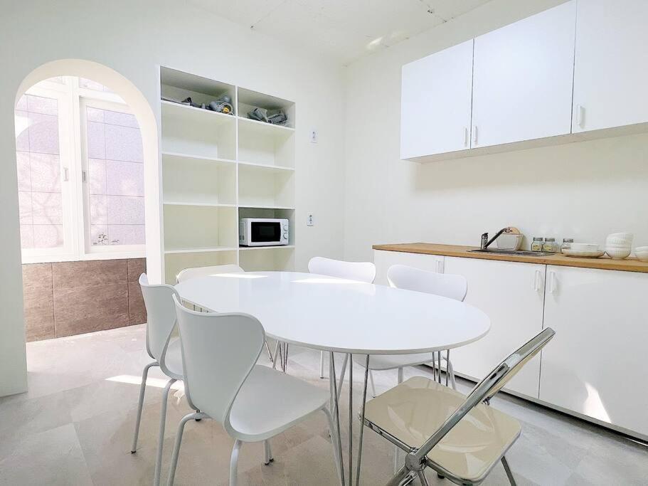 Near Hongik Station Apartment Seoul